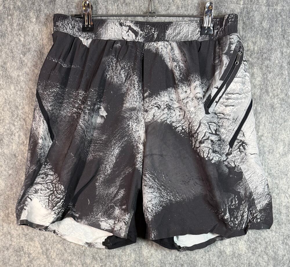 Lululemon Mens Assert Shorts Aerial Ice Black White 6.5" Inseam Athletic Sports